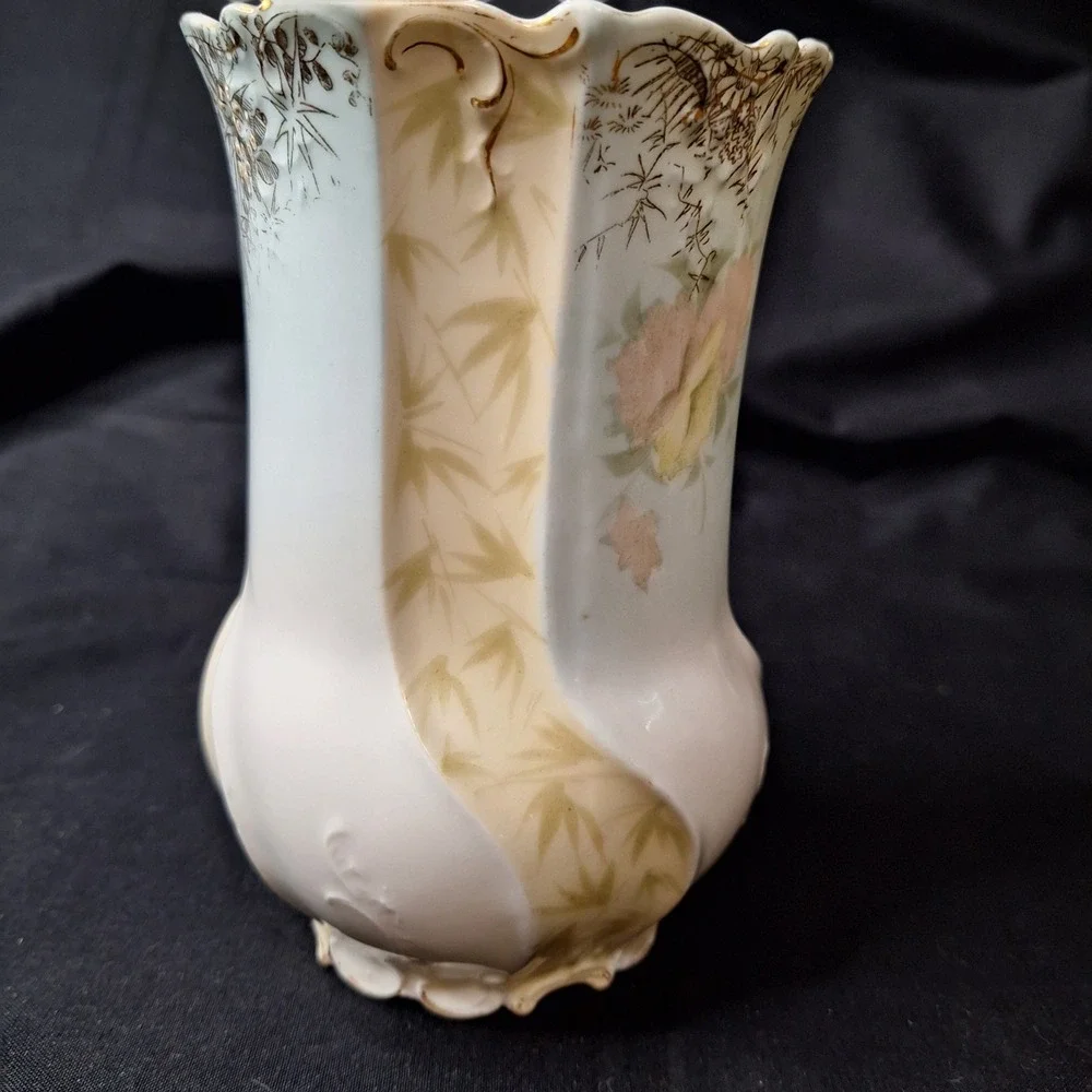 Antique‎ Hand Painted Floral Porcelain Vase Gold Gilt Scalloped Rim 6.5 Inch